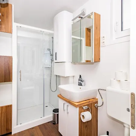 Hausboot Astrid - Floating House * Pula