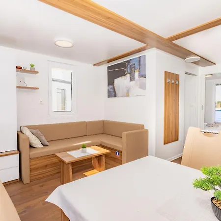 Hausboot Astrid - Floating House Pula