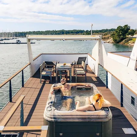 Hausboot Astrid - Floating House Lägenhet *
