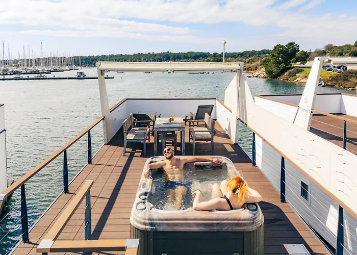 Hausboot Astrid - Floating House Lägenhet *