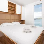 Hausboot Astrid - Floating House 아파트 *