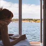 아파트 Hausboot Astrid - Floating House