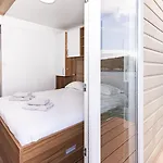 아파트 Hausboot Astrid - Floating House *