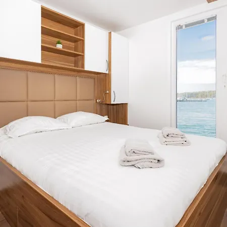 Hausboot Astrid - Floating House Daire *