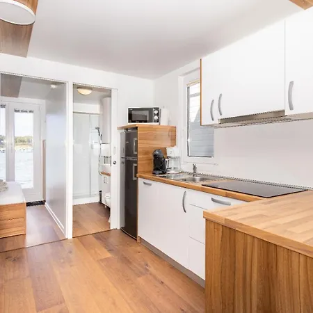 Hausboot Astrid - Floating House Daire