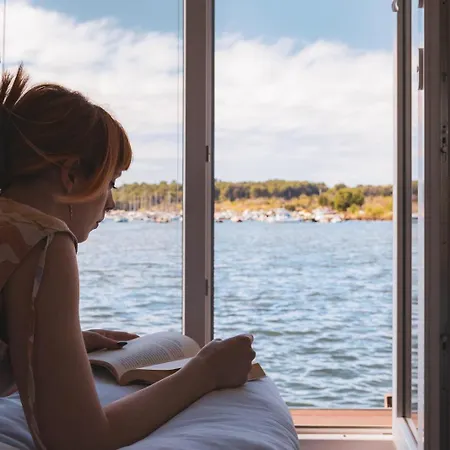 Апартаменты Hausboot Astrid - Floating House