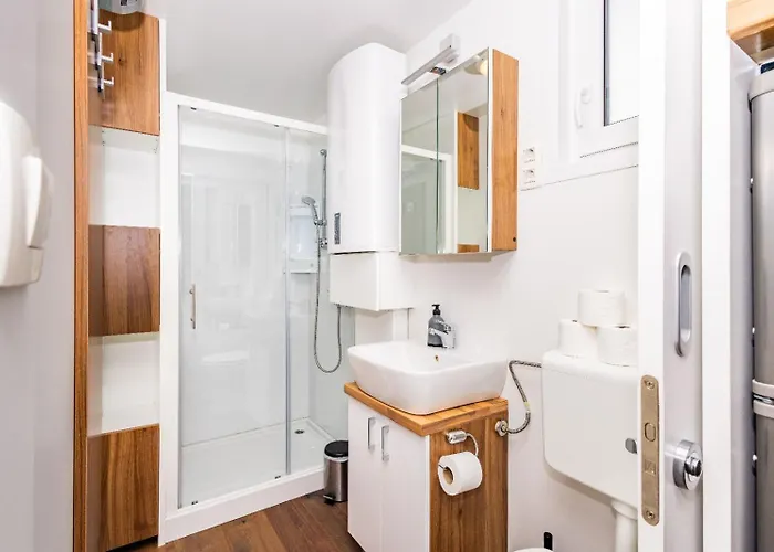 Hausboot Astrid - Floating House * Pula